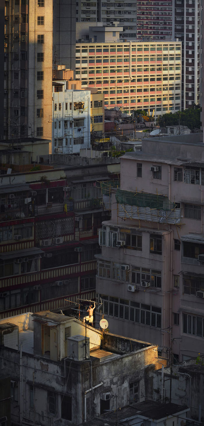 Фотография: Француз подглядывает за жителями Гонконга на крышах небоскребов №8 - BigPicture.ru
