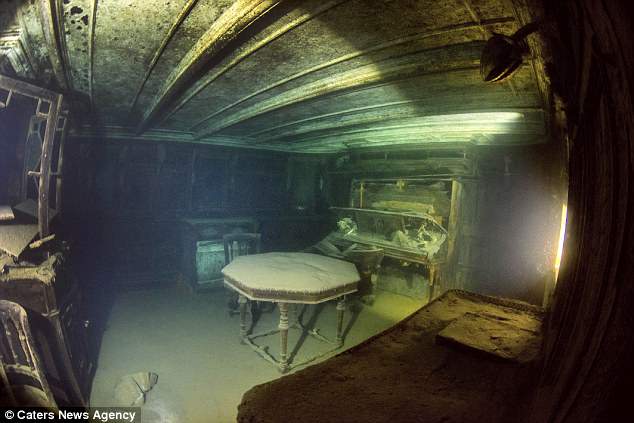 Фотография: Мини-Титаник: завораживающие подводные фотографии затонувшего 107 лет назад корабля №2 - BigPicture.ru