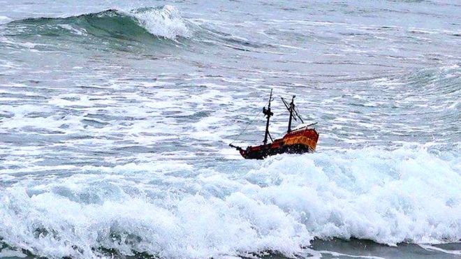 Фотография: Игрушечный кораблик из Шотландии почти переплыл Атлантический океан, но у него садится батарейка №2 - BigPicture.ru