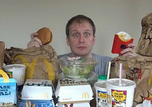 Есть бургеры и не толстеть: блогер неделю питался в «Макдоналдсе» и похудел
