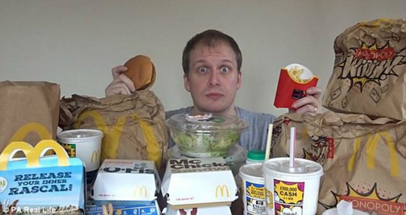 Фотография: Есть бургеры и не толстеть: блогер неделю питался в 