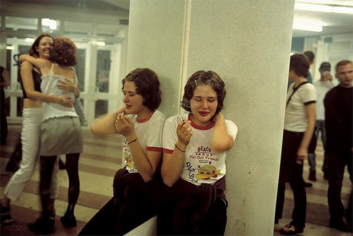 Фотография: Лихие 90-е: отчаянная российская молодежь в объективе французского фотографа №15 - BigPicture.ru