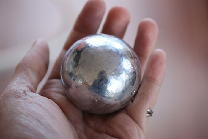 Фотография: Полируй меня полностью: японцы превращают шары из алюминиевой фольги в блестящее совершенство №15 - BigPicture.ru