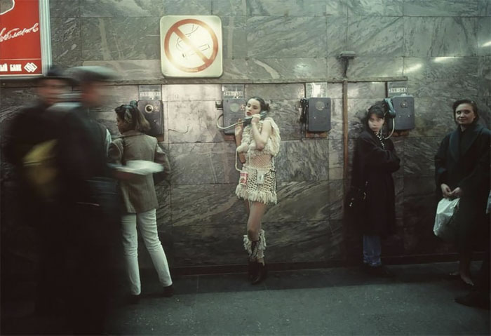 Фотография: Лихие 90-е: отчаянная российская молодежь в объективе французского фотографа №16 - BigPicture.ru