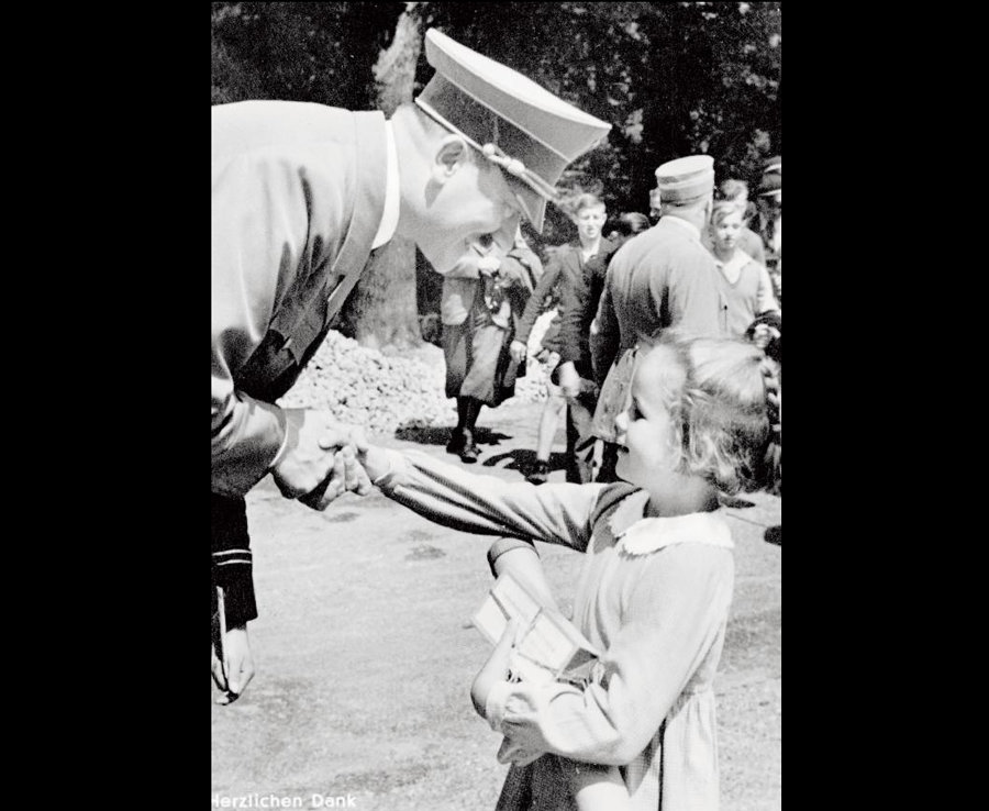 Фотография: Гитлер как друг детей и животных: как фюрера изображала немецкая пропаганда №3 - BigPicture.ru