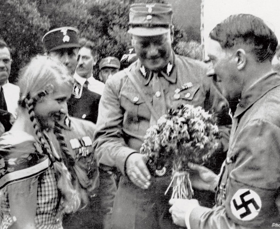 Фотография: Гитлер как друг детей и животных: как фюрера изображала немецкая пропаганда №22 - BigPicture.ru