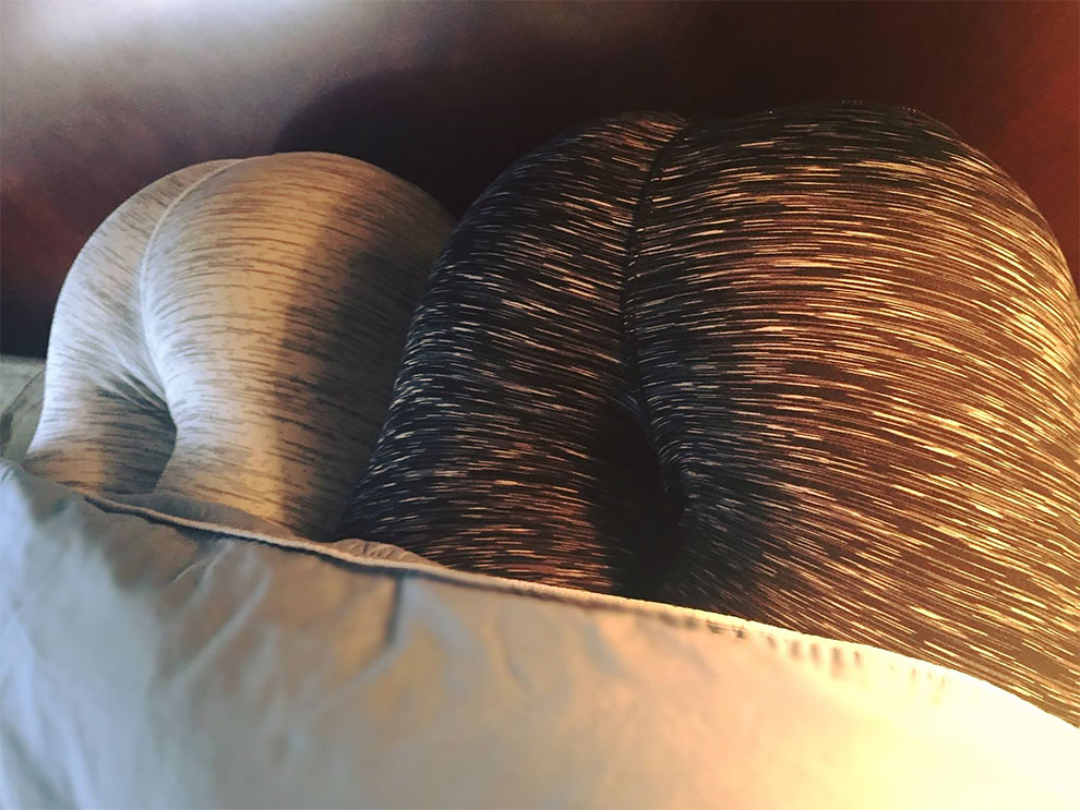 Фотография: Поподушка — подушка в виде крепких женских ягодиц №3 - BigPicture.ru
