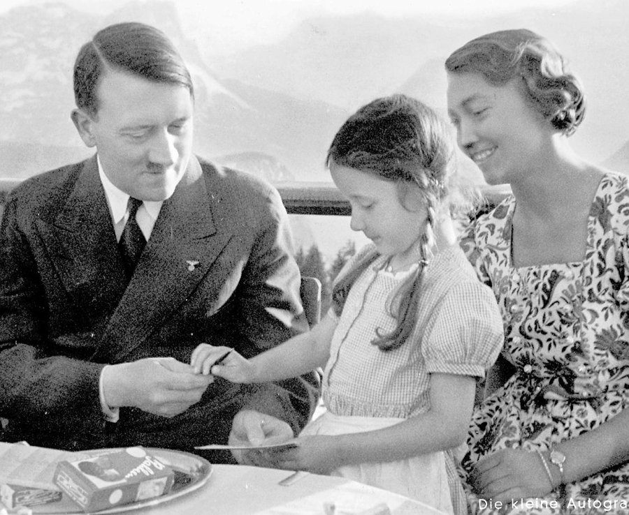 Фотография: Гитлер как друг детей и животных: как фюрера изображала немецкая пропаганда №31 - BigPicture.ru