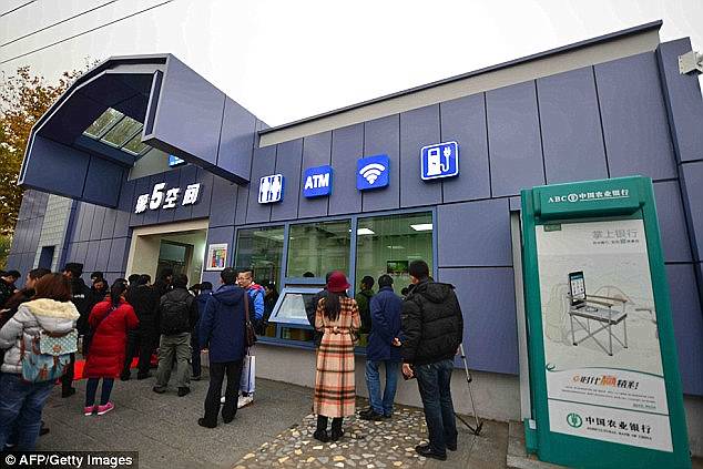 Фотография: А то туалетную бумагу воруют: в Китае открыли туалет будущего с системой распознавания лиц №3 - BigPicture.ru