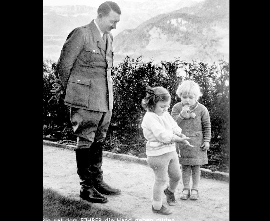 Фотография: Гитлер как друг детей и животных: как фюрера изображала немецкая пропаганда №39 - BigPicture.ru
