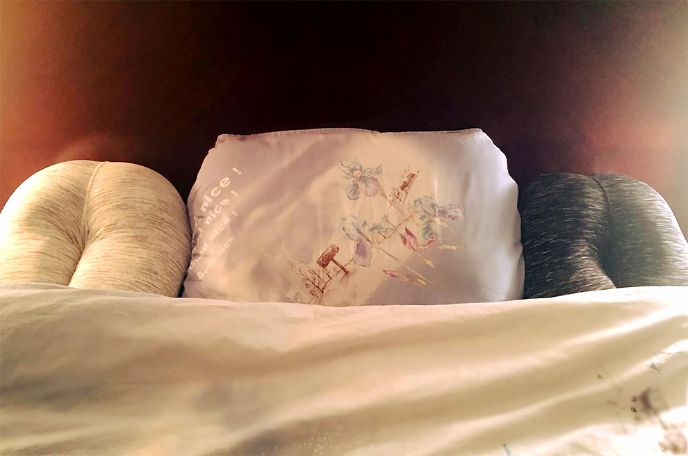 Фотография: Поподушка — подушка в виде крепких женских ягодиц №5 - BigPicture.ru