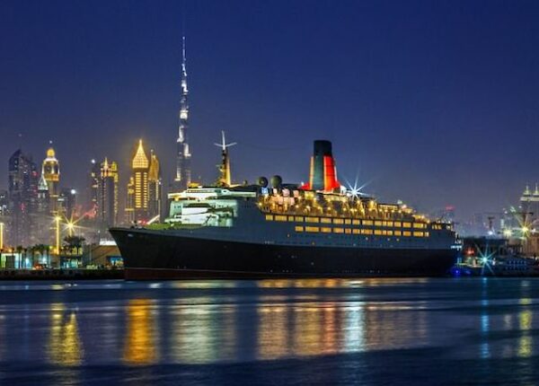 Плавучий рай: в Дубае старый королевский лайнер переделали в пятизвездочный отель