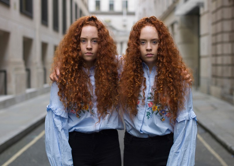 Фотография: Так ли похожи близнецы, как кажется? Проект лондонского фотографа об уникальности близнецов №2 - BigPicture.ru