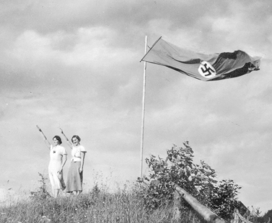 Фотография: Гитлер как друг детей и животных: как фюрера изображала немецкая пропаганда №47 - BigPicture.ru