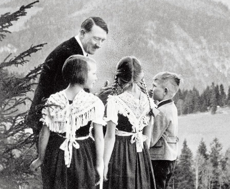 Фотография: Гитлер как друг детей и животных: как фюрера изображала немецкая пропаганда №6 - BigPicture.ru