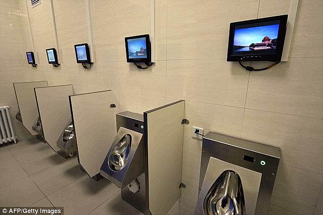 Фотография: А то туалетную бумагу воруют: в Китае открыли туалет будущего с системой распознавания лиц №6 - BigPicture.ru