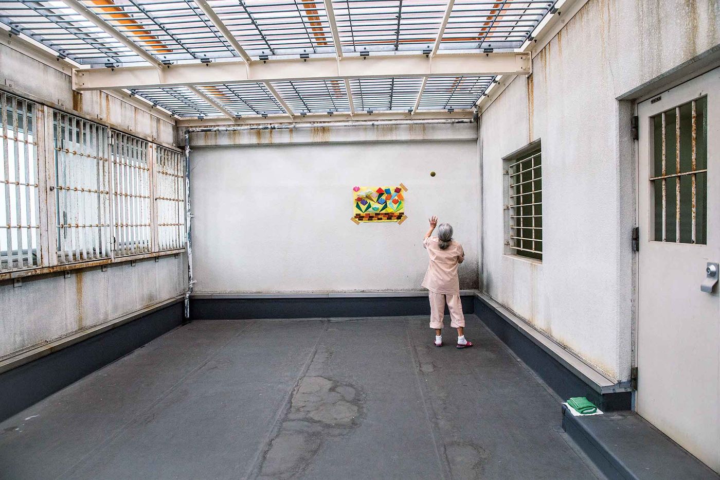 Фотография: Почему пожилые люди в Японии намеренно совершают мелкие преступления и хотят попасть в тюрьму №6 - BigPicture.ru