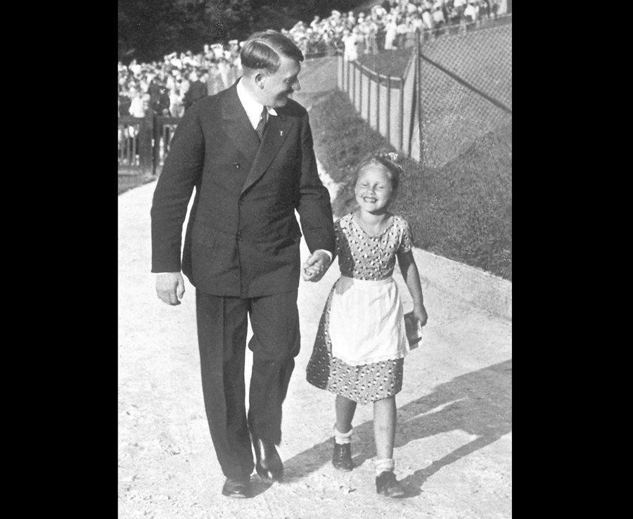 Фотография: Гитлер как друг детей и животных: как фюрера изображала немецкая пропаганда №9 - BigPicture.ru
