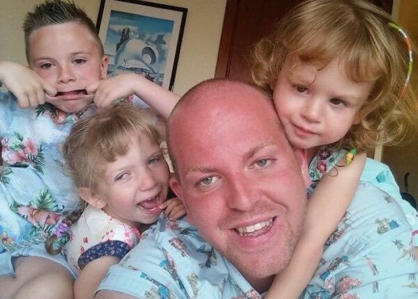 Британский гей усыновил четырех детей-инвалидов и безмерно счастлив