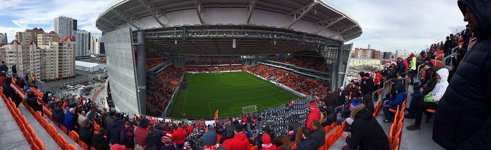 Фотография: На Урале своя атмосфера: новый формат просмотра футбола — из-за стадиона №9 - BigPicture.ru