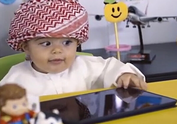 В аэропорту Дубая взяли на работу младенца