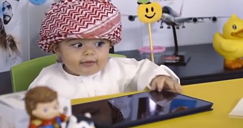 Фотография: В аэропорту Дубая взяли на работу младенца №1 - BigPicture.ru