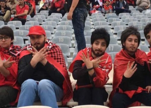 Пять иранских женщин пробрались на футбольный матч, переодевшись в мужчин