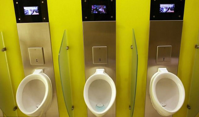 Фотография: А то туалетную бумагу воруют: в Китае открыли туалет будущего с системой распознавания лиц №1 - BigPicture.ru