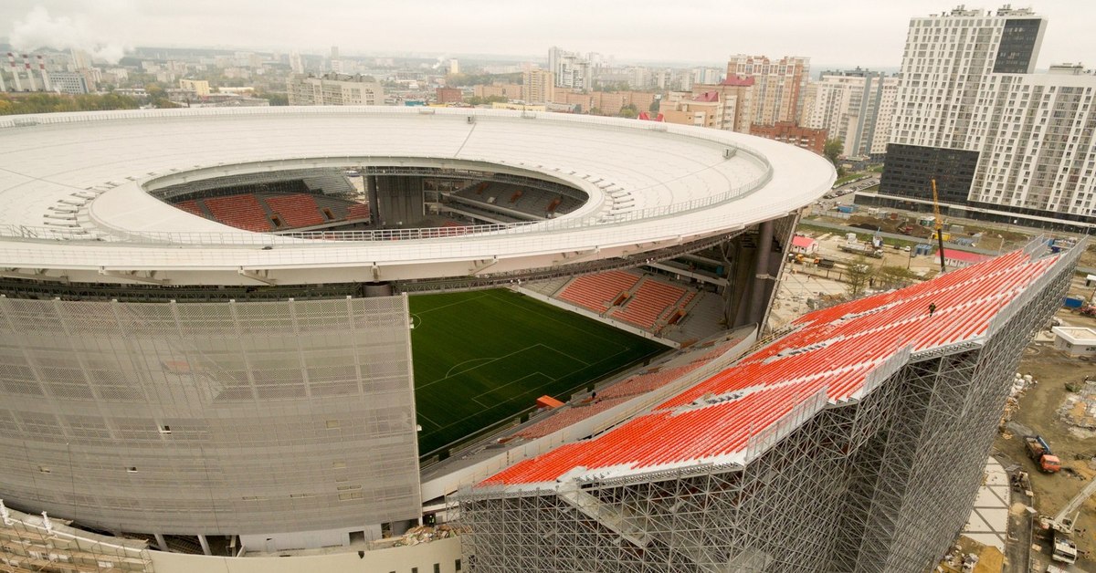 Фотография: На Урале своя атмосфера: новый формат просмотра футбола — из-за стадиона №7 - BigPicture.ru