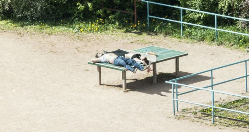 Фотография: Японец пять лет фотографировал теннисный стол, и он нужен людям совсем не для пинг-понга №1 - BigPicture.ru