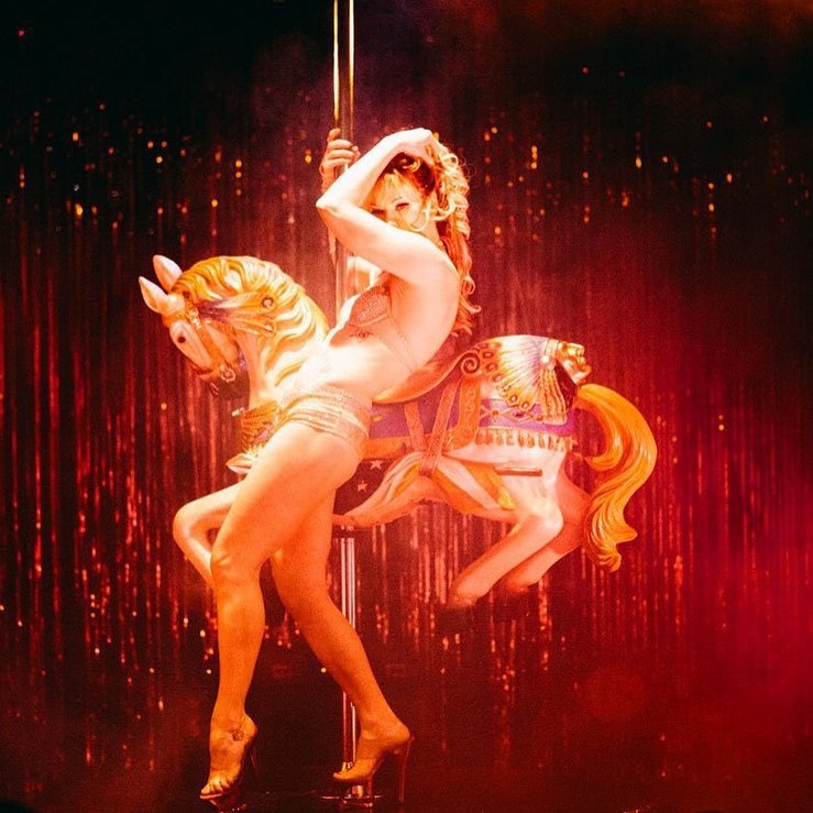 Фотография: Танцы томительного обнажения: 8 звезд стриптиза со всего мира №11 - BigPicture.ru