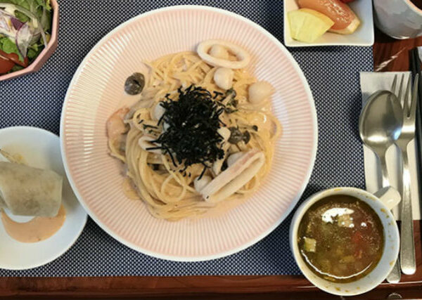 Ложился в больницу, а попал в ресторан: как кормят больных в японских клиниках