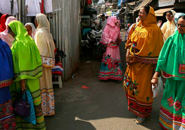 Жизнь в индийской секте, которая до сих пор делает женское обрезание