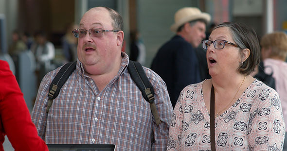 Фотография: Буря эмоций: лица пассажиров, которых пересадили из 