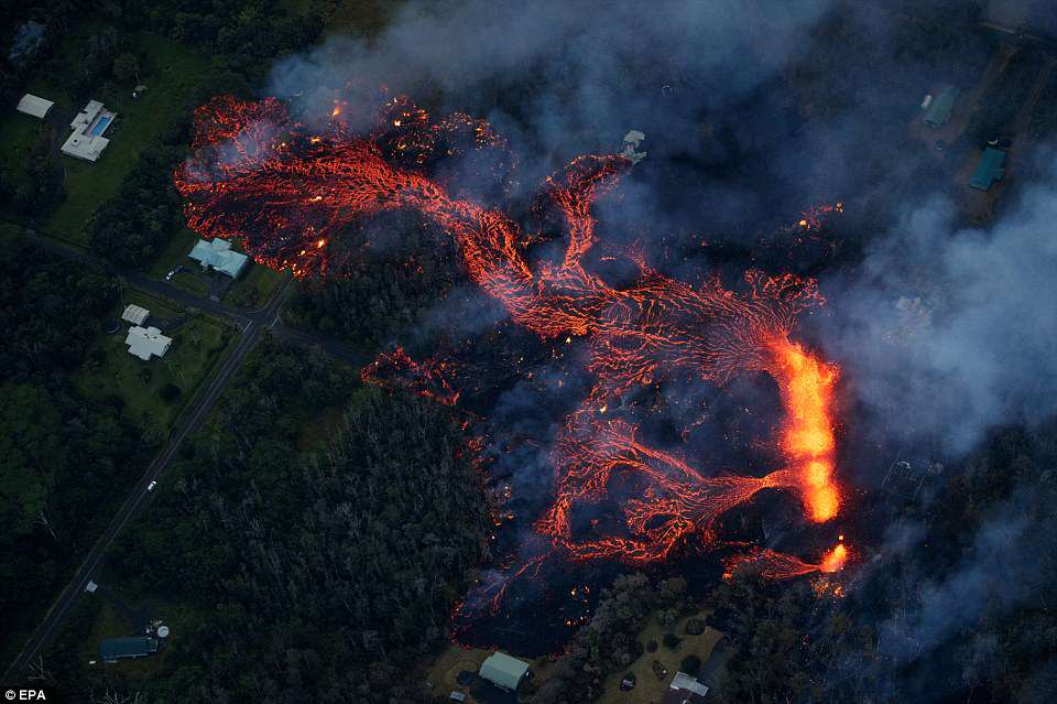 Фотография: Вулкан Килауэа на Гавайях продолжает уничтожать остров №7 - BigPicture.ru
