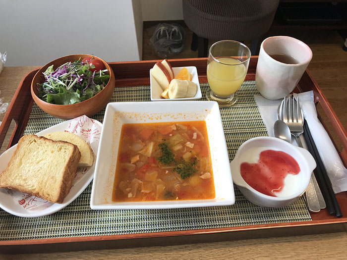 Фотография: Ложился в больницу, а попал в ресторан: как кормят больных в японских клиниках №15 - BigPicture.ru