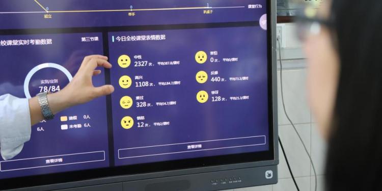 Фотография: В китайской школе установили систему распознавания лиц, чтобы ученики не отвлекались на уроке №3 - BigPicture.ru