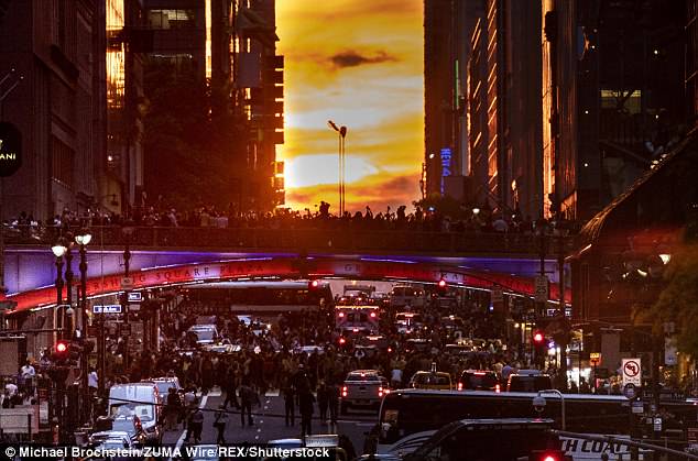 Фотография: На Манхэттене образовались пробки из-за людей, фотографирующих закат №4 - BigPicture.ru