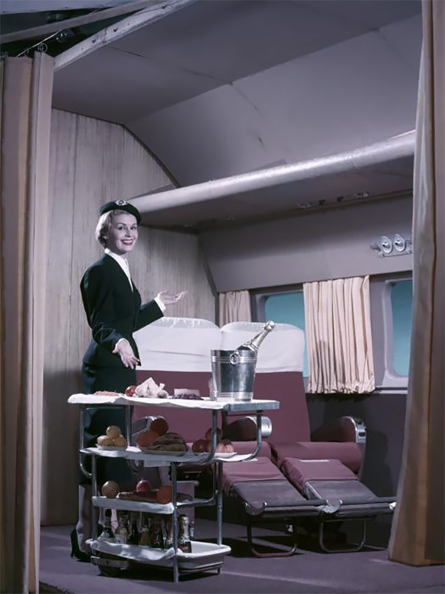 Фотография: Завтрак в постель: как выглядел первый класс авиакомпании Air France в 1957 году №5 - BigPicture.ru
