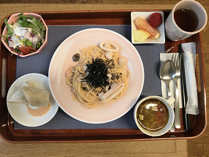 Фотография: Ложился в больницу, а попал в ресторан: как кормят больных в японских клиниках №6 - BigPicture.ru