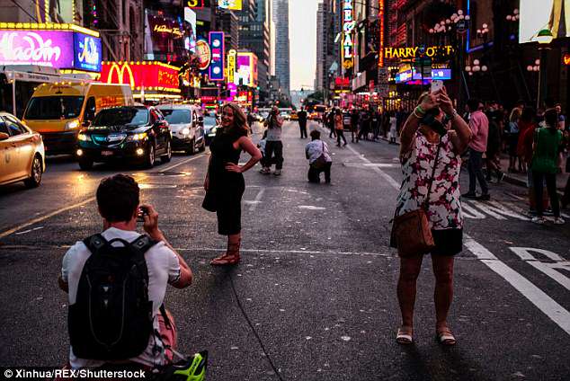 Фотография: На Манхэттене образовались пробки из-за людей, фотографирующих закат №6 - BigPicture.ru