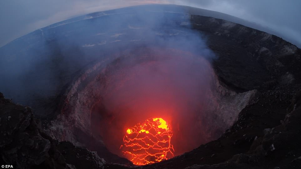 Фотография: Вулкан Килауэа на Гавайях продолжает уничтожать остров №2 - BigPicture.ru