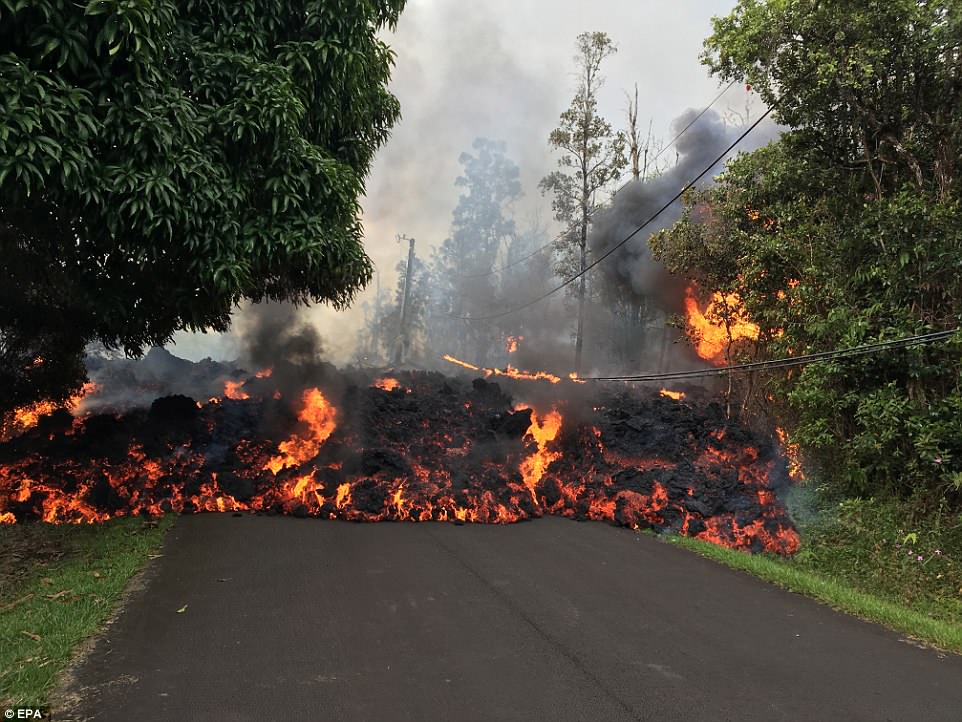 Фотография: Вулкан Килауэа на Гавайях продолжает уничтожать остров №3 - BigPicture.ru