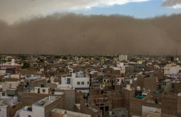 Сильнейшая песчаная буря в Индии убила больше 140 человек
