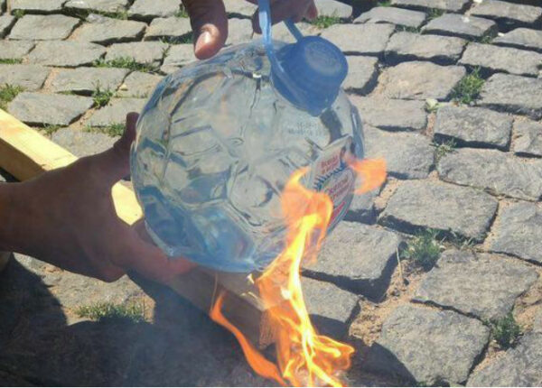 «Вода — просто огонь!»: «Святой источник» выпустил огнеопасную бутылку