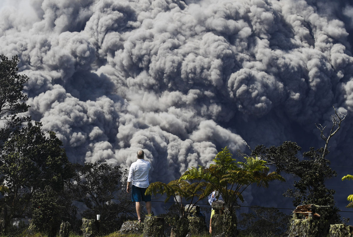 Фотография: Гавайи горят синим пламенем: извержение вулкана Килауэа набирает обороты №6 - BigPicture.ru
