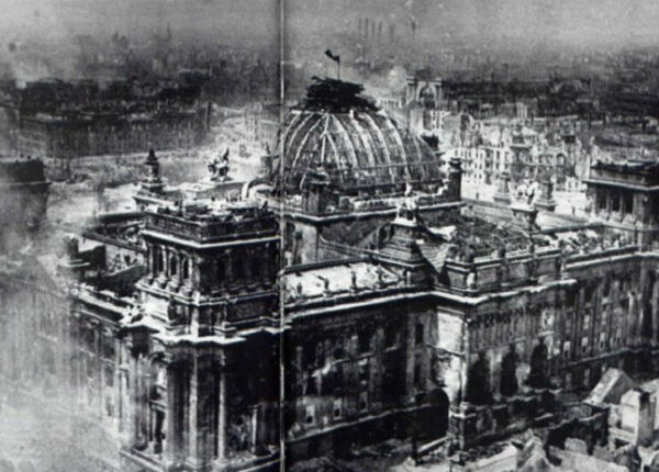 Знамя над Рейхстагом — фото, за которое Виктора Темина едва не расстреляли