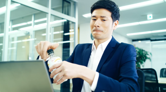 Фотография: В Японии создали прозрачное пиво, которое можно пить в офисе №3 - BigPicture.ru