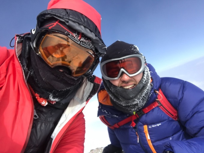 Фотография: Восхождение на Эльбрус для чайников: как выжить на вершине, если у тебя нет опыта в альпинизме №12 - BigPicture.ru