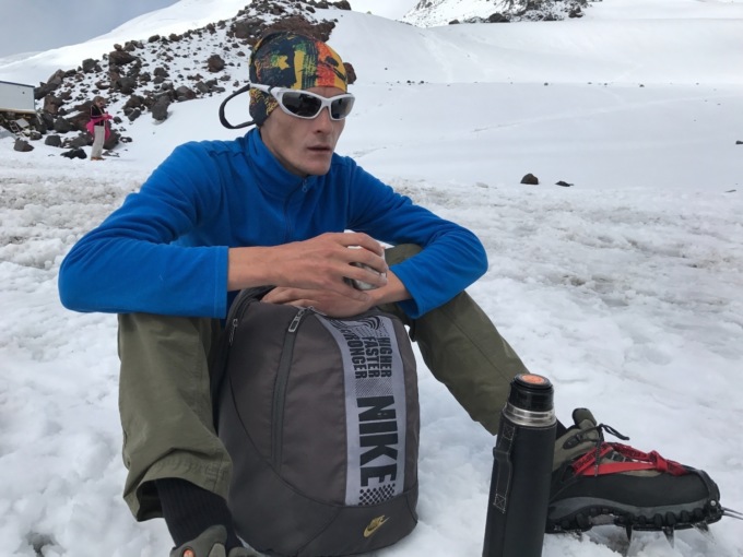 Фотография: Восхождение на Эльбрус для чайников: как выжить на вершине, если у тебя нет опыта в альпинизме №3 - BigPicture.ru